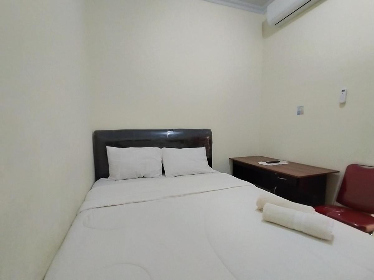 Homestay Danesti Syariah Near Bandara Sultan Hasanuddin Макасар Экстерьер фото