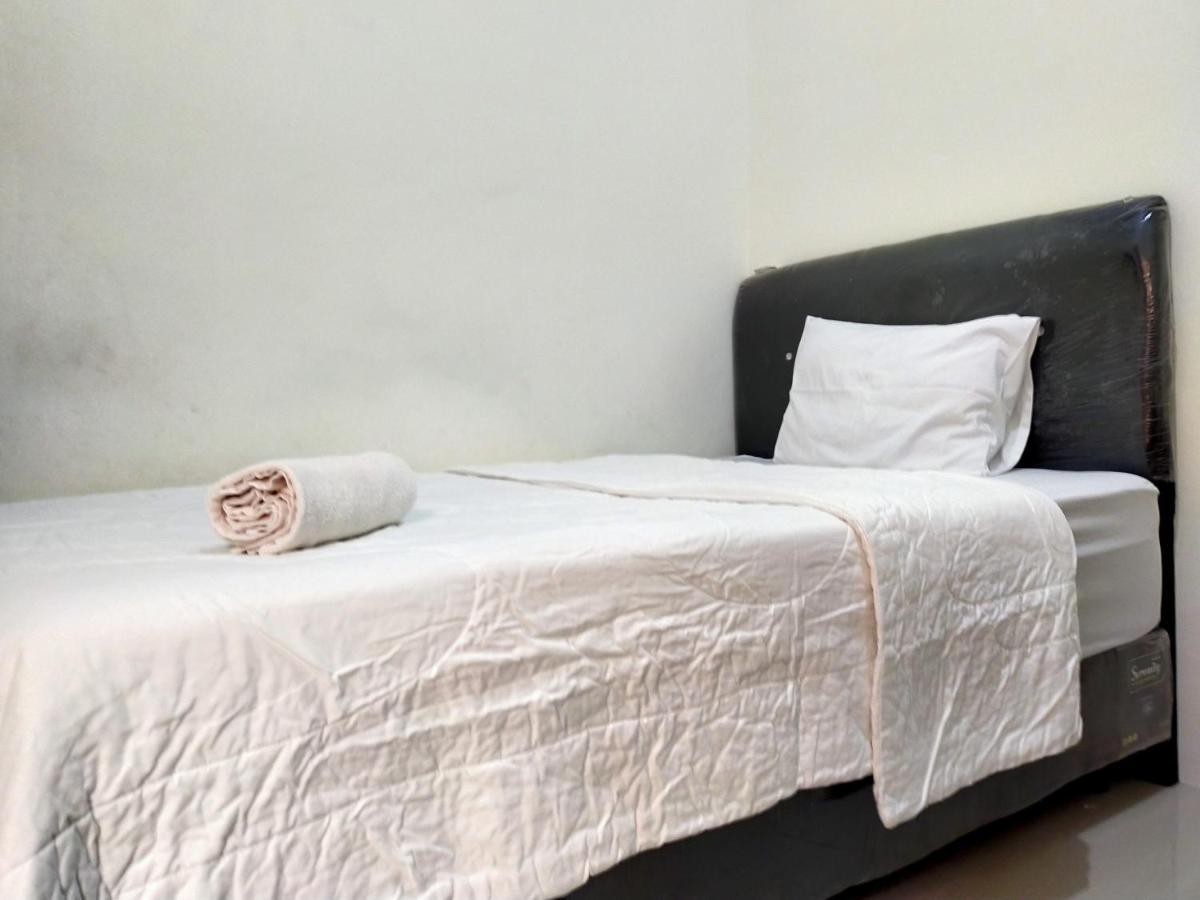 Homestay Danesti Syariah Near Bandara Sultan Hasanuddin Макасар Экстерьер фото