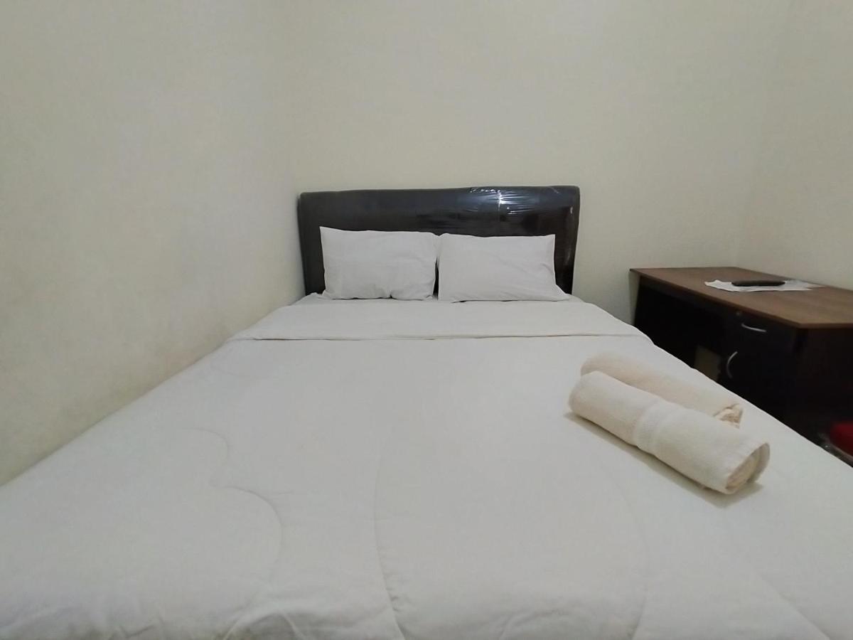 Homestay Danesti Syariah Near Bandara Sultan Hasanuddin Макасар Экстерьер фото
