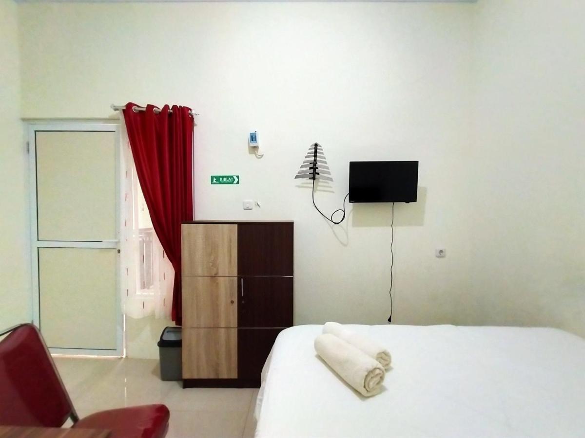 Homestay Danesti Syariah Near Bandara Sultan Hasanuddin Макасар Экстерьер фото