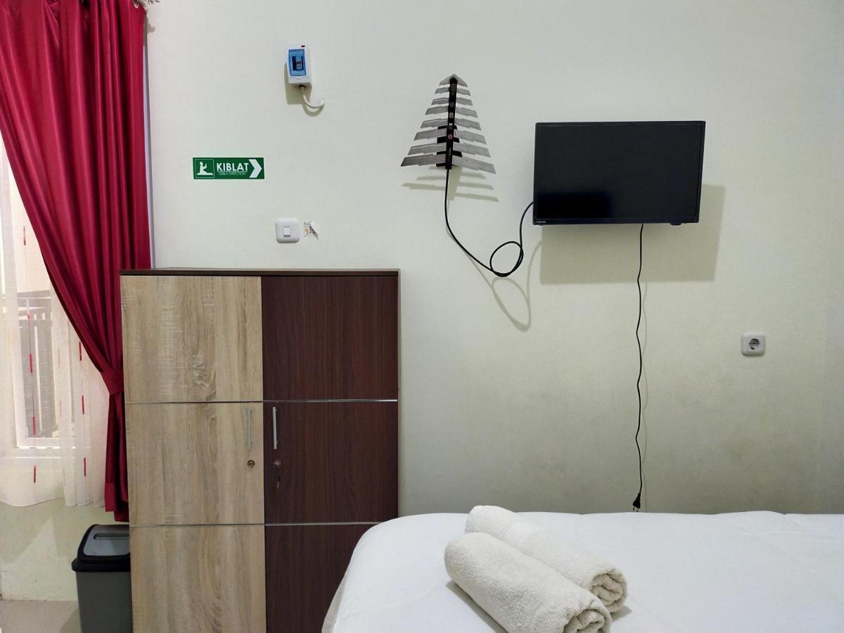 Homestay Danesti Syariah Near Bandara Sultan Hasanuddin Макасар Экстерьер фото