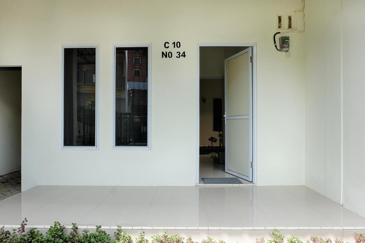 Homestay Danesti Syariah Near Bandara Sultan Hasanuddin Макасар Экстерьер фото