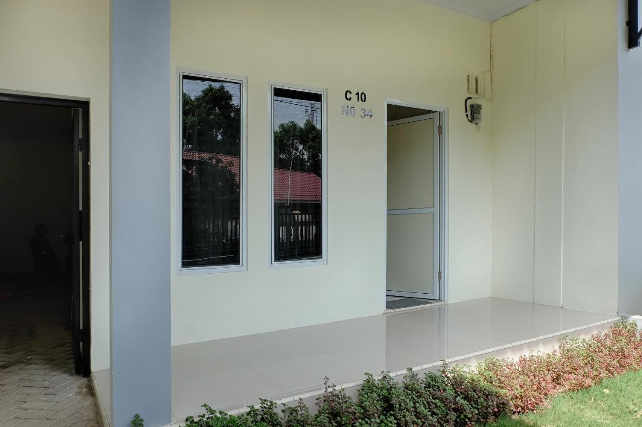 Homestay Danesti Syariah Near Bandara Sultan Hasanuddin Макасар Экстерьер фото